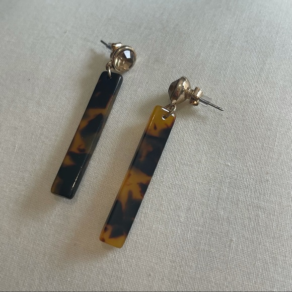 Express Tortoise Shell Print Earrings - Picture 2 of 2